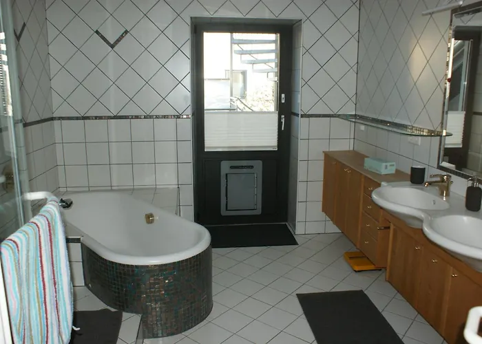 Haus & Am Lahnbach * 施瓦茨